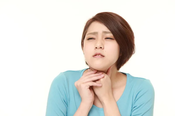 Unga japanska kvinnan har hals smärta — Stockfoto