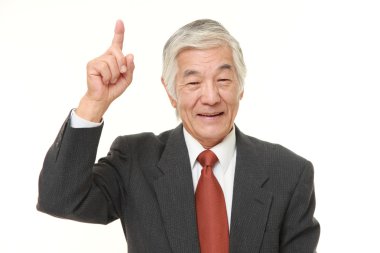 sunulması ve bir şeyler gösteriyor üst düzey Japon iş adamı