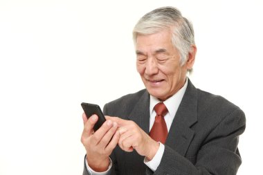 bir akıllı telefon ile üst düzey iş adamı 