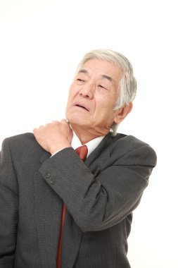 üst düzey Japon işadamı boyun ağrısı muzdarip