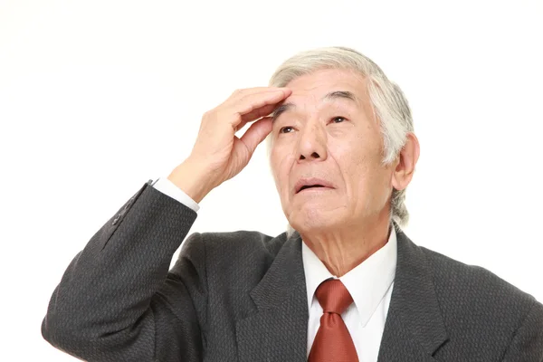 Старший японський бізнесмен втратив пам'ять — стокове фото