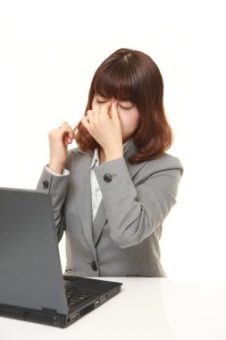  genç Japon işkadını Asthenopia uğrar