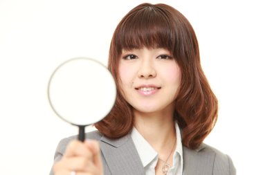 Bir büyüteç ile Japon işkadını 