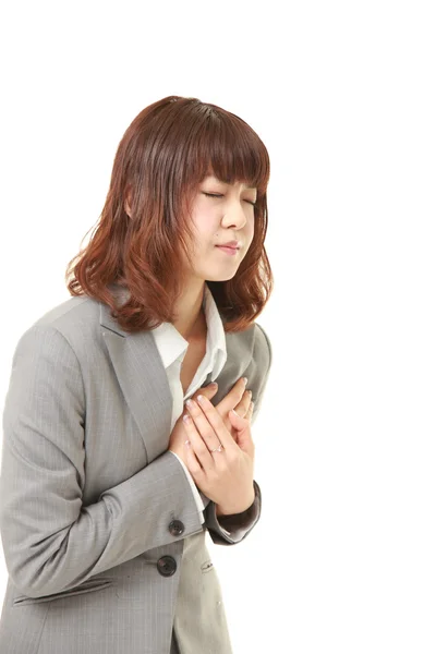乳がんに苦しんでいる若い日本のビジネスマン — ストック写真