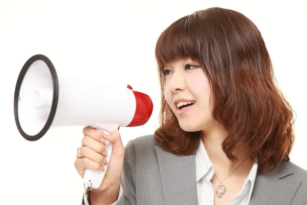 Jovem empresária japonesa com megafone — Fotografia de Stock