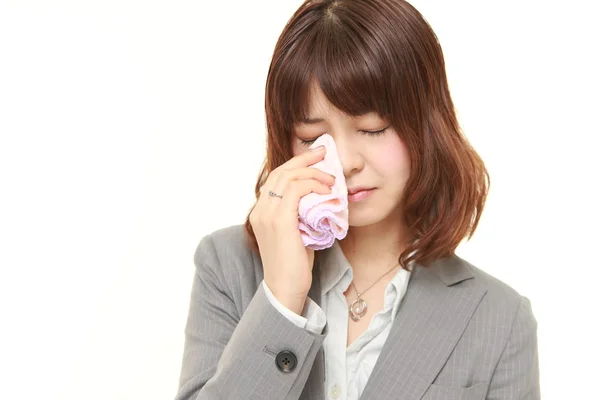 Junge japanische Geschäftsfrau weint — Stockfoto