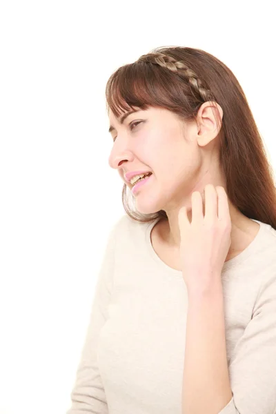 Young woman scratching her neck — Stock Photo, Image