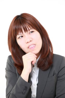 genç Japon işkadını bir şey hakkında endişeler