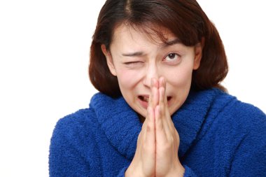 kadının ellerini dua katlama