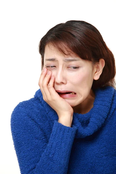 Mulher asiática sofre de dor de dente — Fotografia de Stock
