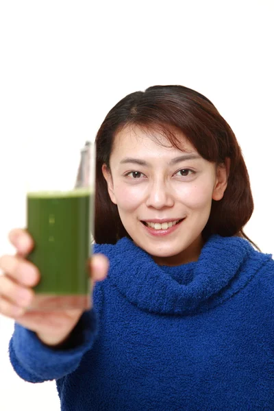 Woman with green vegetable juice — Stock Photo, Image