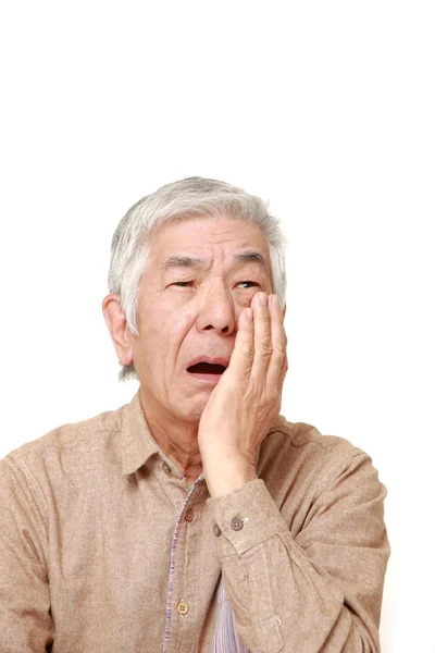 Sênior japonês homem sofre de dor de dente — Fotografia de Stock