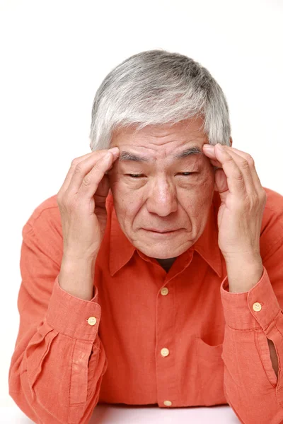 Mayor japonés hombre sufre de dolor de cabeza — Foto de Stock