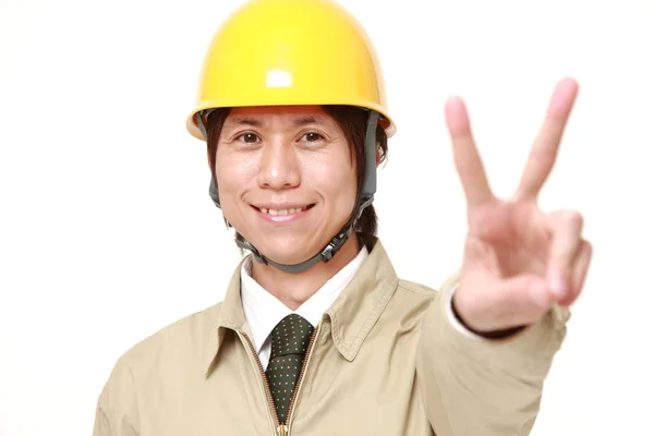 Young Japanese construction worker showing a victory sign — Stock Photo, Image