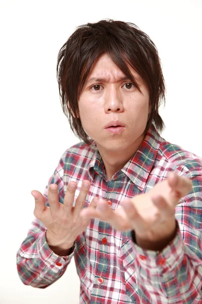 Joven japonés hombre pide algo — Foto de Stock