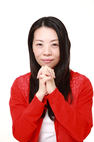 Japonská žena sepjala ruce v modlitbě — Stock fotografie