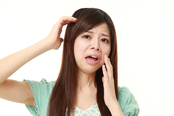 Frightened young Japanese woman — Stock Photo, Image