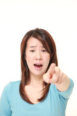 Orta yaşlı Japon kadın şok 