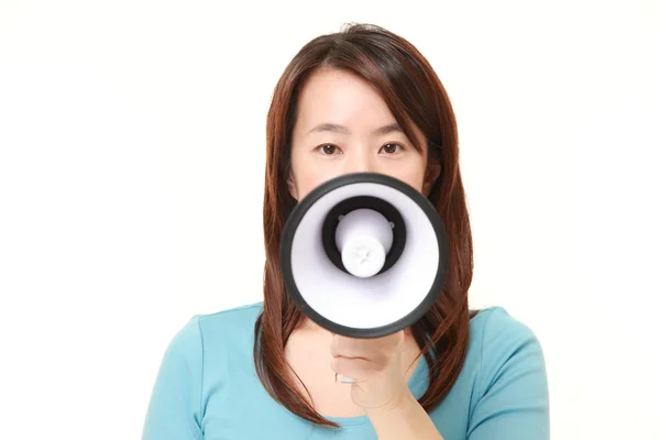 Mulher japonesa de meia idade com megafone — Fotografia de Stock