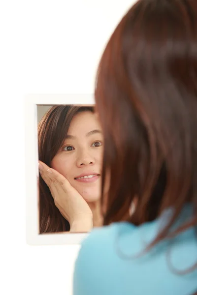 Middelste leeftijd Japanse vrouw met goede conditie huid — Stockfoto