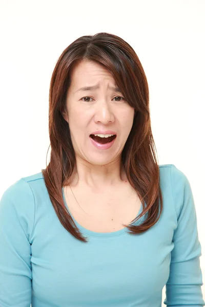 Mediana edad japonesa mujer shocked —  Fotos de Stock