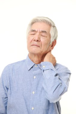 üst düzey Japon adam boyun ağrısı uğrar