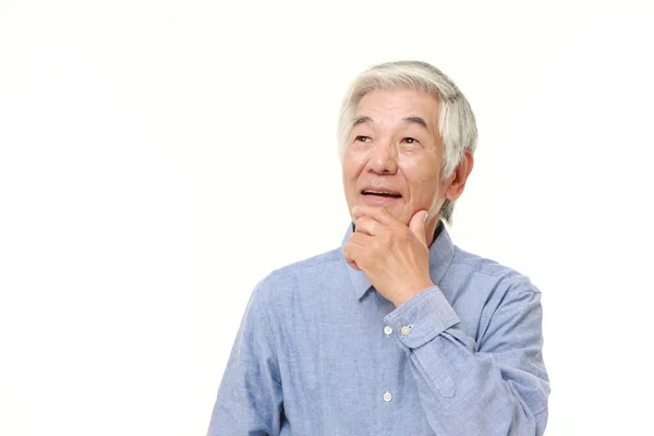 Sênior japonês homem sonhando em seu futuro — Fotografia de Stock