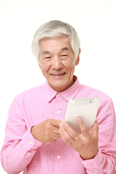 Senior Japanese man using tablet computer — Stock Photo, Image