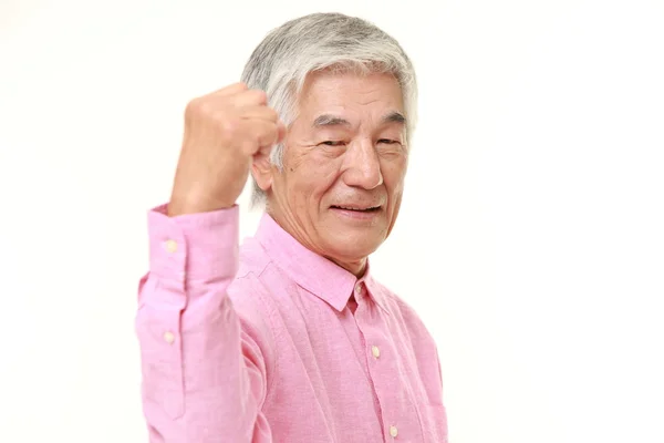 Homem japonês sênior em uma pose de vitória — Fotografia de Stock