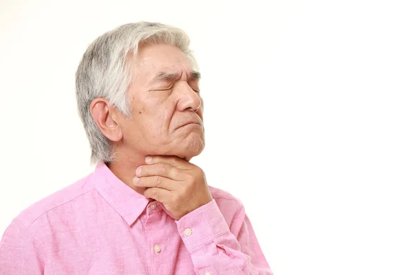 Senior japanisch mann having throat pain — Stockfoto
