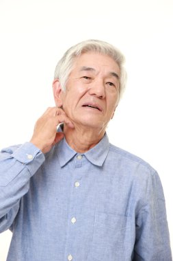 Boynunu kaşıma üst düzey Japon adam