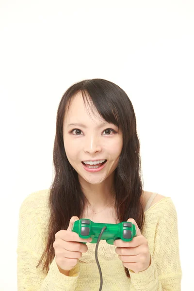 Wanita muda Jepang menikmati video game — Stok Foto