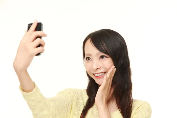 Ιαπωνική γυναίκα παίρνει μια αυτοπορτρέτα — Φωτογραφία Αρχείου