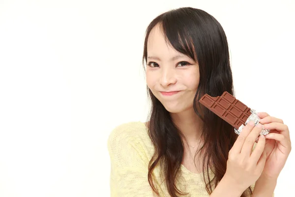 チョコレートと日本人女性 — ストック写真