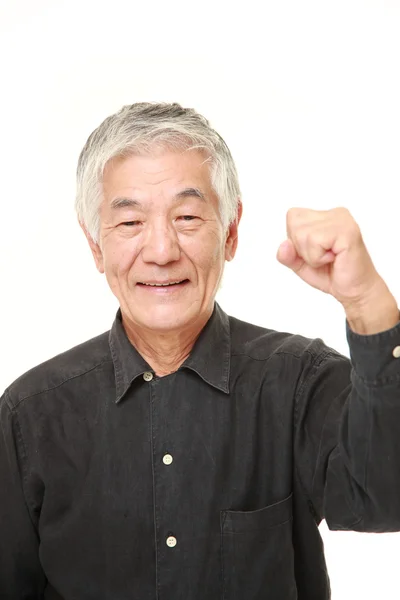 Homem japonês sênior em uma pose de vitória — Fotografia de Stock