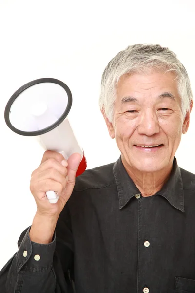 Senior japonés hombre con megáfono — Foto de Stock