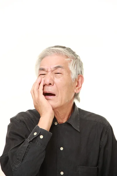 Mayor japonés hombre sufre de dolor de muelas —  Fotos de Stock
