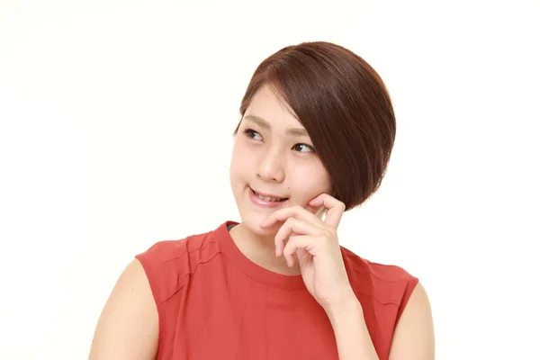 Jonge Japanse vrouw denkt over iets — Stockfoto