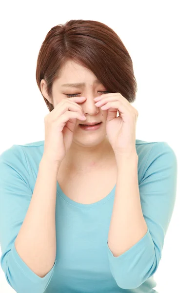 Jovem mulher japonesa chora — Fotografia de Stock
