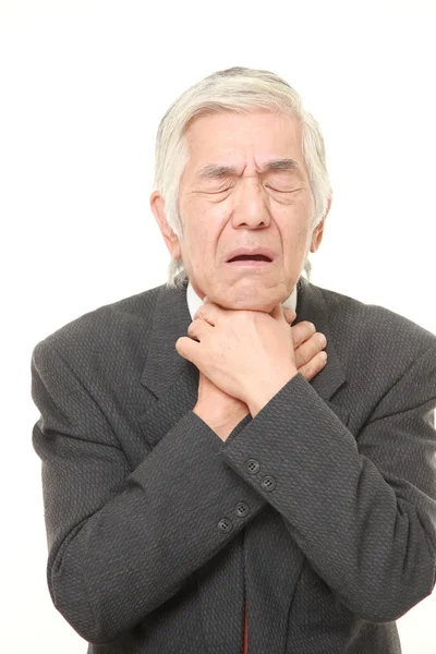 Senior japonés hombre de negocios tener garganta dolor — Foto de Stock