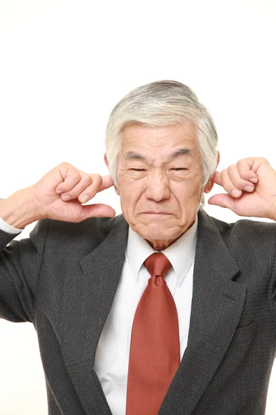 Senior Japanese businessman suffers from noise — Stock Photo, Image