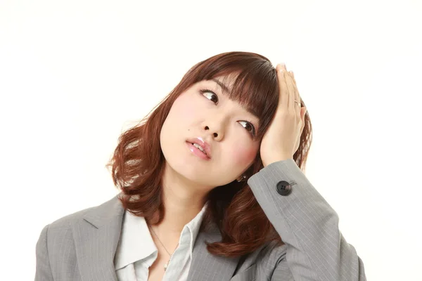 Joven mujer de negocios japonesa ha perdido la memoria — Foto de Stock