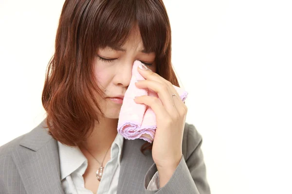 Young Japanese businesswoman cries — Stock Photo, Image