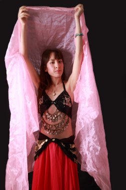 dansöz siyah arka plan üzerine