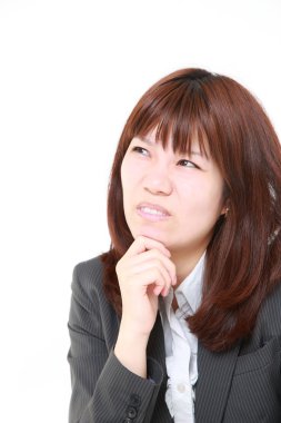 genç Japon işkadını bir şey hakkında endişeler