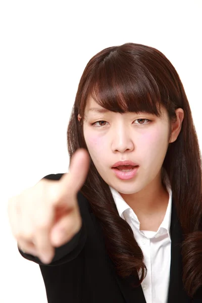 Joven japonesa empresaria regañando — Foto de Stock