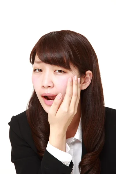 Young Japanese businesswoman suffers from toothache — Stock Photo, Image