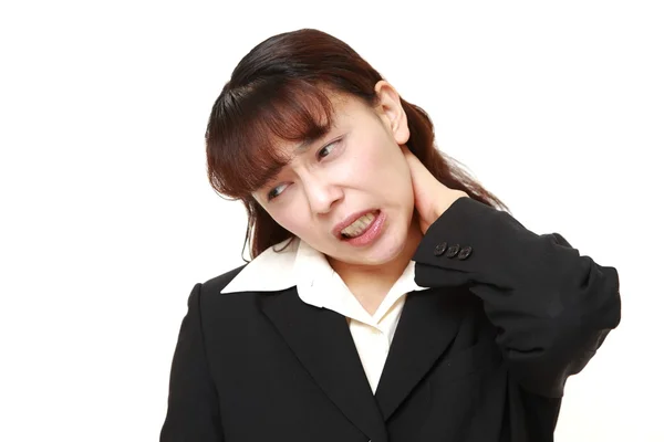 Asian kobieta cierpi na ból szyi — Zdjęcie stockowe