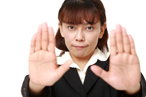 Asiática mujer de negocios haciendo stop gesture — Foto de Stock