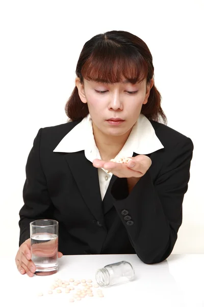 Asiática mujer de negocios sufre de melancolía —  Fotos de Stock